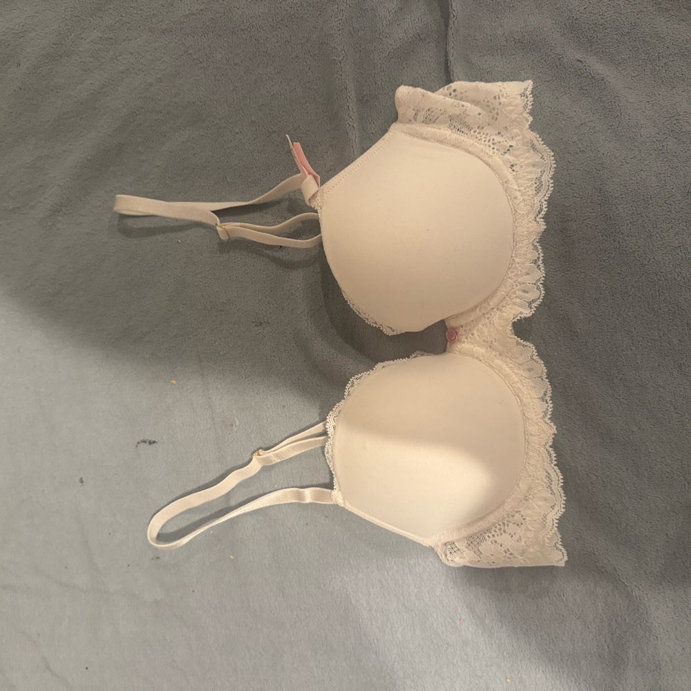 Victoria's Secret Cream Lace Bra